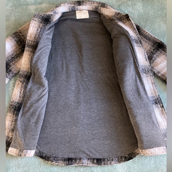 Alter’d State shacket fully lined, soft, warm women’s small - Picture 4 of 5